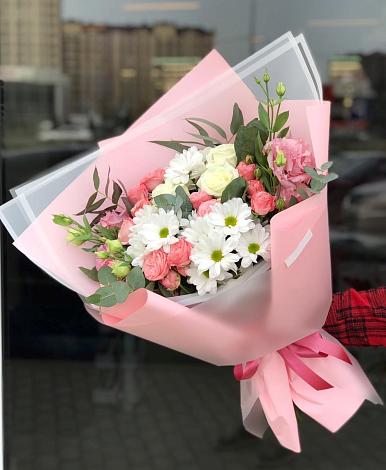 Букет цветов из: Розы, Лизиантусы и Хризантемы в Пестрецы